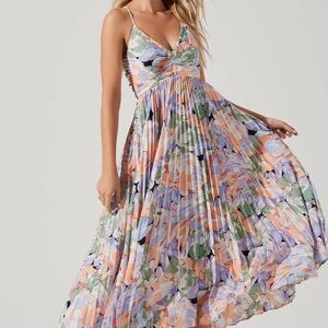 Astr Pink Blythe Pleated floral dress